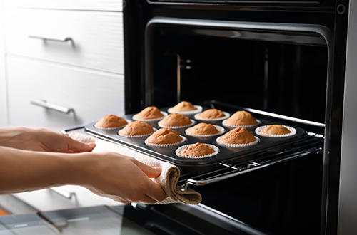 CLEAN OVENS AND BAKING TRAYS